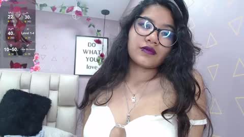 Snapshot of nikki_333 chatting on December 19, 3:19 pm Nilly online show from December 19, 3:19 pm