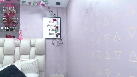 Snapshot of nikki_333 chatting on December 22, 8:16 am Nilly online show from December 22, 8:16 am