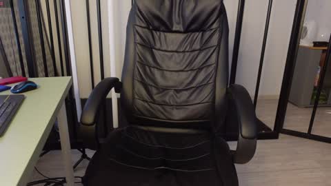 Snapshot of nikki_hard chatting on December 13, 9:46 am nikki online show from December 13, 9:46 am