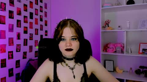 nikki_kiss_ online show from July 23, 8:45 am