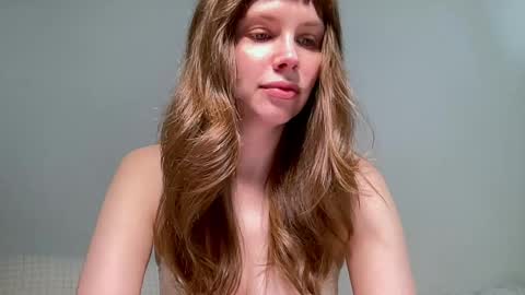 Snapshot of nikki_mi chatting on May 17, 10:11 am Nikki online show from May 17, 10:11 am