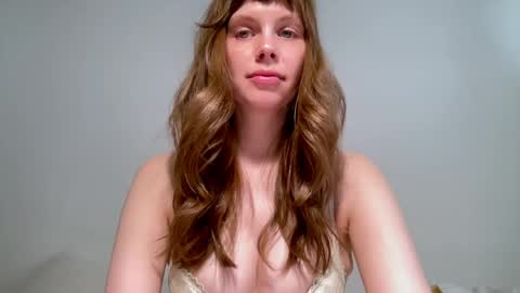 Snapshot of nikki_mi chatting on June 4, 10:10 am Nikki online show from June 4, 10:10 am