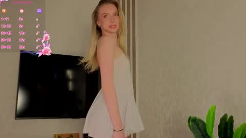 Snapshot of nikki_nyx chatting on June 6, 11:48 am Nikki online show from June 6, 11:48 am