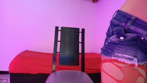 Snapshot of nikki_uwu chatting on May 4, 7:43 pm nikki_uwu online show from May 4, 7:43 pm