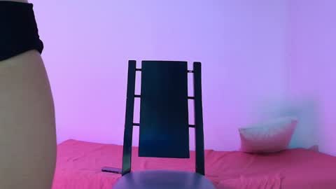 Snapshot of nikki_uwu chatting on May 7, 8:25 pm nikki_uwu online show from May 7, 8:25 pm