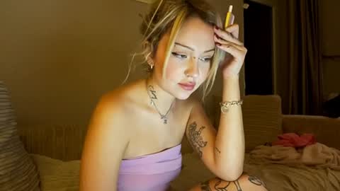 Snapshot of nikki_whatever chatting on December 24, 6:17 pm nicolette online show from December 24, 6:17 pm