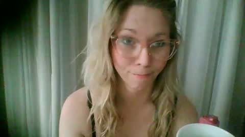 Snapshot of nikkib653466 chatting on January 6, 6:22 pm nikkib653466 online show from January 6, 6:22 pm