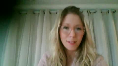 Snapshot of nikkib653466 chatting on January 7, 3:03 pm nikkib653466 online show from January 7, 3:03 pm