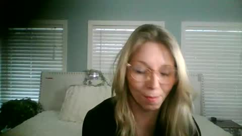 Snapshot of nikkib653466 chatting on January 8, 5:48 pm nikkib653466 online show from January 8, 5:48 pm