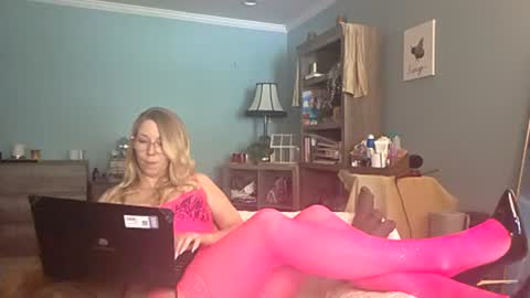 Snapshot of nikkib653466 chatting on July 8, 6:23 pm nikkib653466 online show from July 8, 6:23 pm