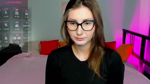 nikkikiss__ online show from October 19, 1:28 am