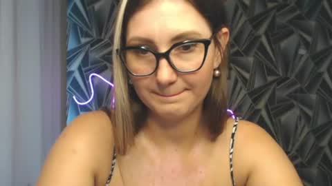 Snapshot of nikkikiss___ chatting on June 25, 3:50 am nikkikiss___ online show from June 25, 3:50 am