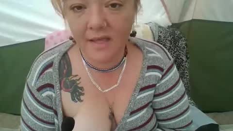 Snapshot of nikkinastyslut chatting on May 8, 3:28 pm nikkinastyslut online show from May 8, 3:28 pm
