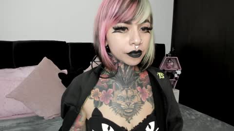 Nikki Ramone   online show from December 15, 1:00 pm