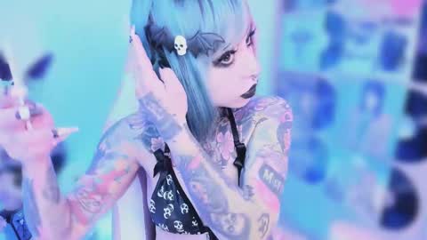 Nikki Ramone   online show from November 1, 1:18 am