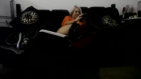 Snapshot of nikkkibabyyyy chatting on February 5, 6:15 pm Niquita Sparkles online show from February 5, 6:15 pm