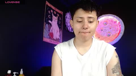 Snapshot of nikky_tomboy444 chatting on November 8, 12:49 pm Nikky online show from November 8, 12:49 pm