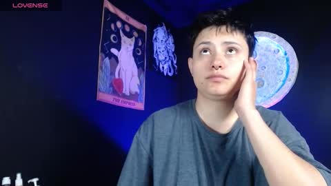 Snapshot of nikky_tomboy444 chatting on December 2, 1:39 pm Nikky online show from December 2, 1:39 pm