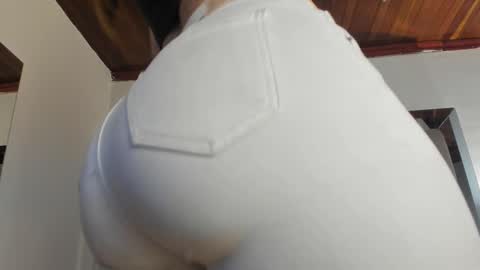 Snapshot of nikkysmiith chatting on November 2, 11:23 am online show from November 2, 11:23 am