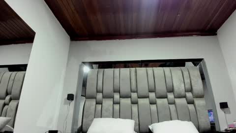 Snapshot of nikkysmiith chatting on November 16, 11:38 am online show from November 16, 11:38 am