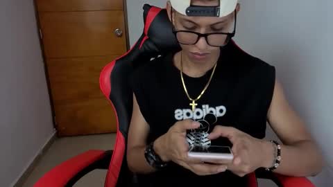 niklaus_wolf online show from March 3, 4:40 am