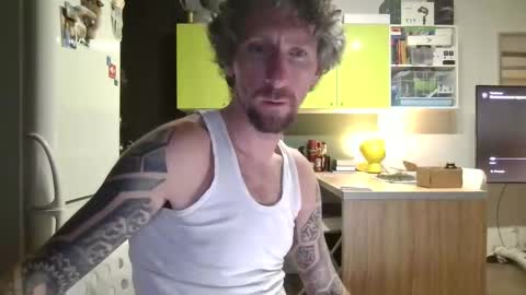 Snapshot of niknik39 chatting on October 31, 8:32 pm niknik39 online show from October 31, 8:32 pm