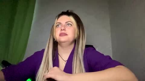 Snapshot of niko_peach chatting on December 13, 2:21 am Nika online show from December 13, 2:21 am