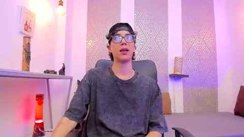 Snapshot of nikolay_gregori chatting on October 20, 4:13 am online show from October 20, 4:13 am