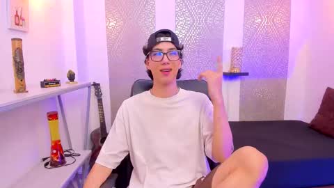 Snapshot of nikolay_gregori chatting on October 22, 4:24 am online show from October 22, 4:24 am