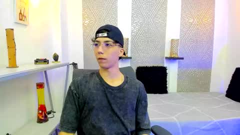 Snapshot of nikolay_gregori chatting on November 10, 4:33 am online show from November 10, 4:33 am