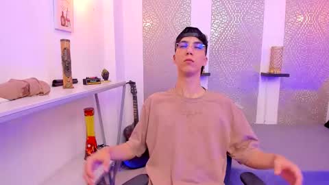 Snapshot of nikolay_gregori chatting on November 12, 4:46 am online show from November 12, 4:46 am