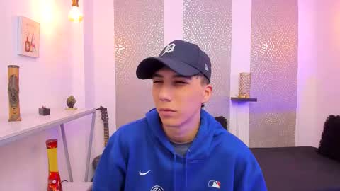 Snapshot of nikolay_gregori chatting on November 17, 4:07 am online show from November 17, 4:07 am