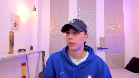 Snapshot of nikolay_gregori chatting on November 18, 4:17 am online show from November 18, 4:17 am