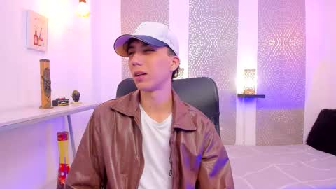 Snapshot of nikolay_gregori chatting on November 21, 4:22 am online show from November 21, 4:22 am