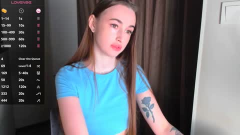 Snapshot of nikoll_s chatting on December 26, 4:21 am online show from December 26, 4:21 am