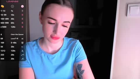 Snapshot of nikoll_s chatting on January 10, 3:29 am online show from January 10, 3:29 am
