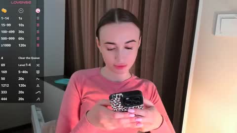 Snapshot of nikoll_s chatting on February 6, 6:08 am online show from February 6, 6:08 am
