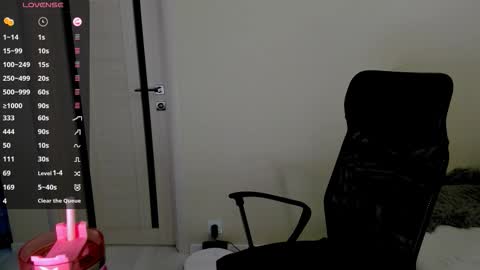 Snapshot of nikoll_s chatting on September 26, 5:11 am online show from September 26, 5:11 am