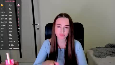 Snapshot of nikoll_s chatting on October 17, 4:04 am online show from October 17, 4:04 am