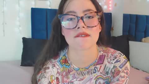 nikolle_huyt online show from September 17, 8:21 pm