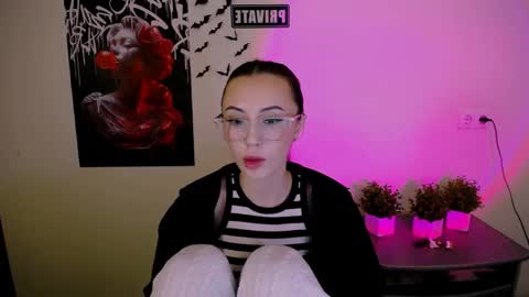nikonara_ online show from March 12, 6:33 pm
