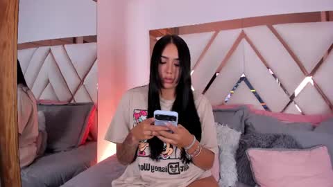 niky_vega1 online show from July 1, 3:19 am