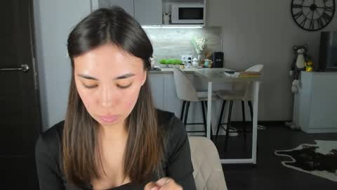 Snapshot of nilliluv chatting on April 21, 4:23 pm Bella online show from April 21, 4:23 pm