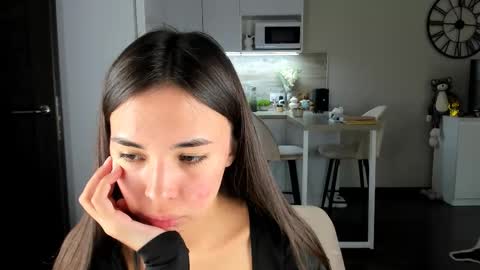 Snapshot of nilliluv chatting on April 28, 1:05 pm Bella online show from April 28, 1:05 pm