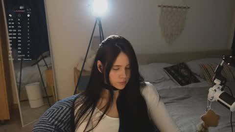 Jennet online show from March 3, 7:20 pm