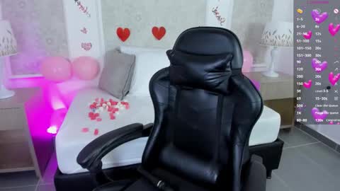 N I N A online show from February 15, 12:29 am