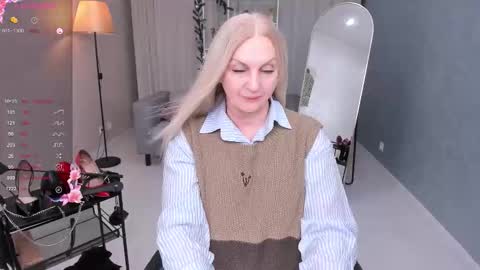 Nina online show from December 14, 11:04 am