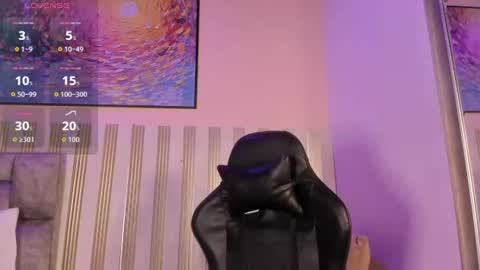 nina_glow_ online show from August 1, 11:20 am