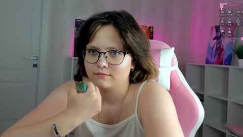 nina lunaa online show from November 5, 9:20 am