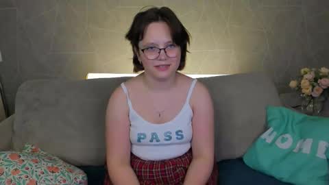 nina lunaa online show from November 9, 8:23 am